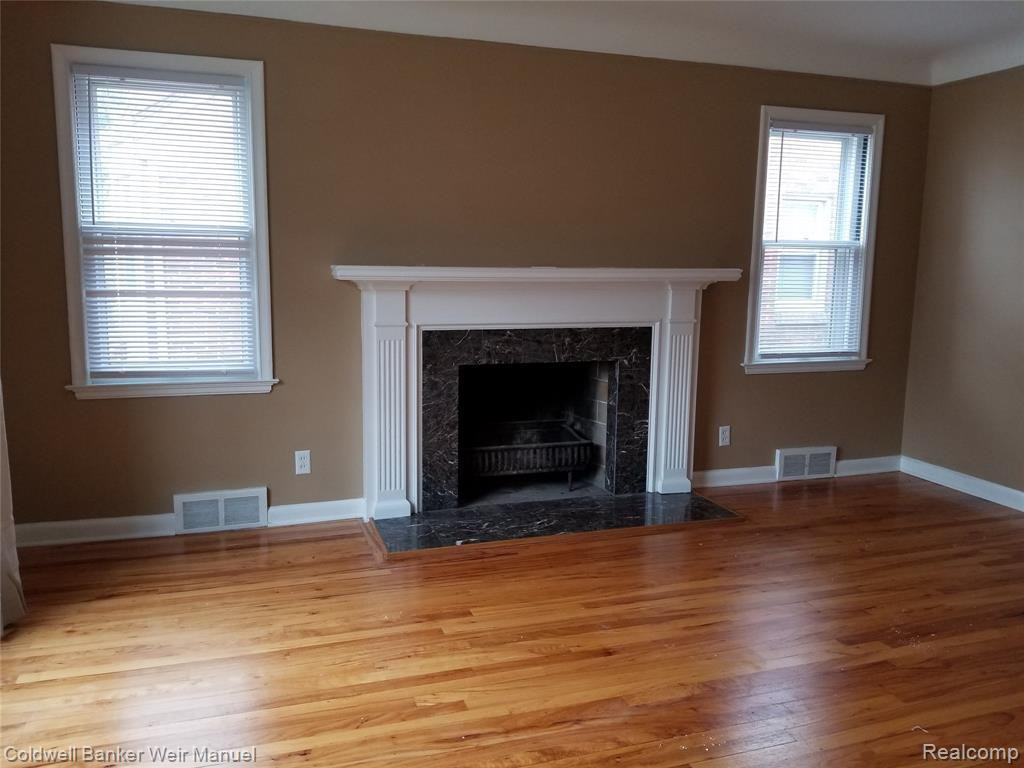 1992 Hawthorne Road - Photo 2 of 14