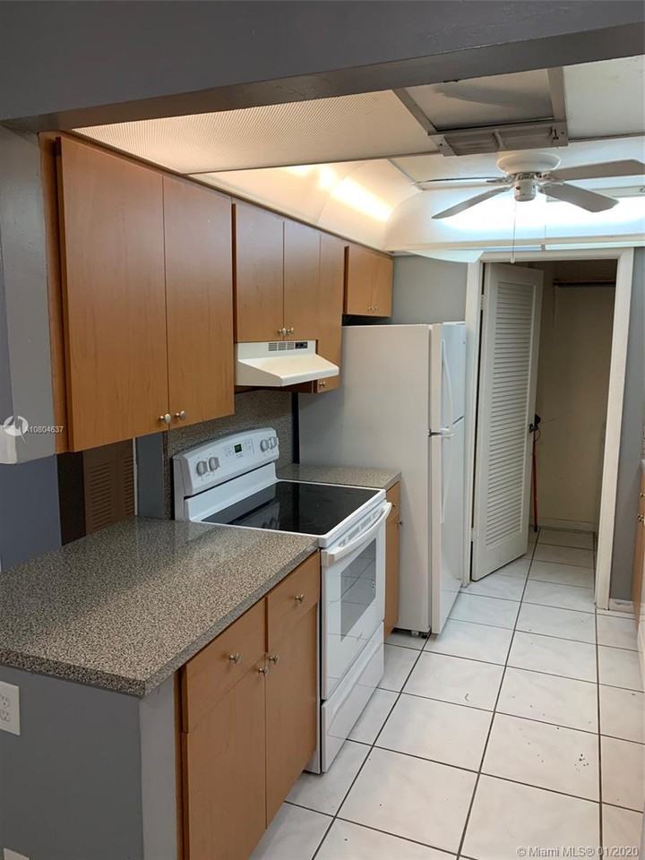 810 Sw 73rd Ave Unit 9 - Photo 2 of 16