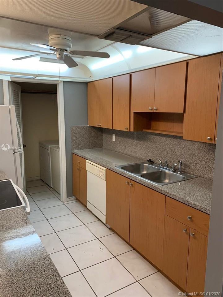 810 Sw 73rd Ave Unit 9 - Photo 3 of 16