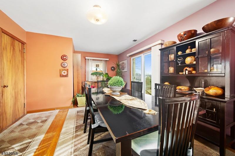 605 Leland St - Photo 3 of 19