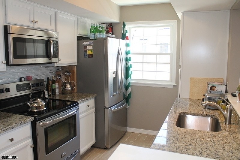 13 Crossfield Ct - Photo 3 of 8