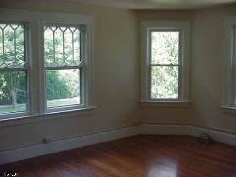 542 Mountain Ave - Photo 2 of 9