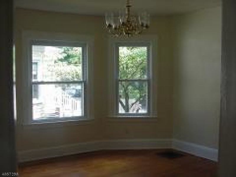 542 Mountain Ave - Photo 3 of 9