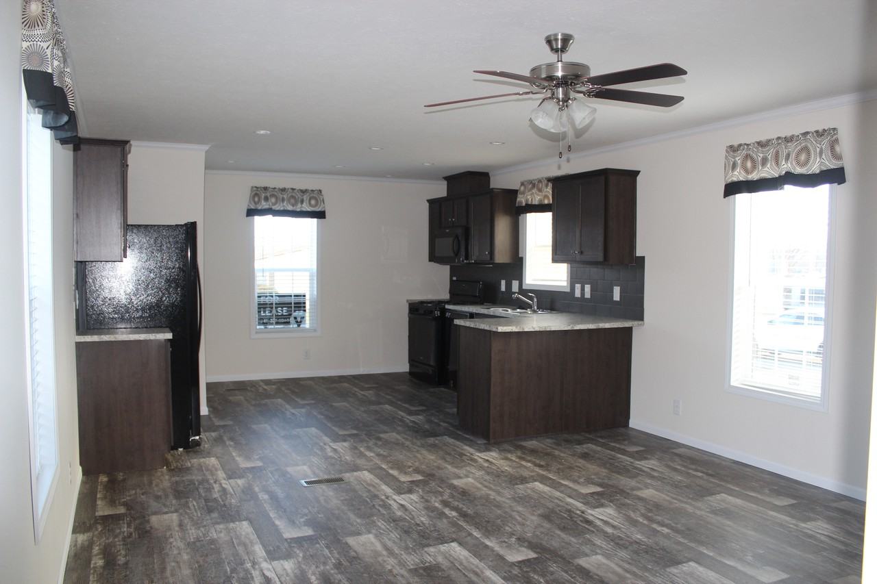 Lot 94 - Photo 2 of 4