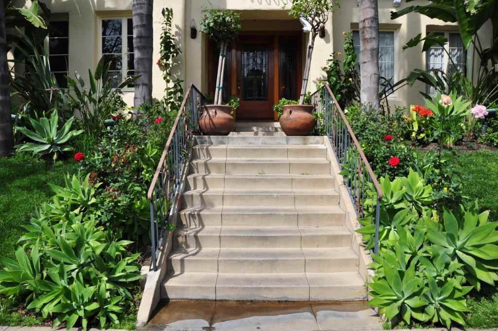 N. Sycamore Ave. & Rosewood Ave. - Photo 2 of 33