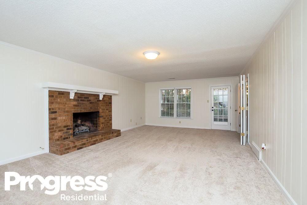 2872 Leesburg Dr - Photo 2 of 14