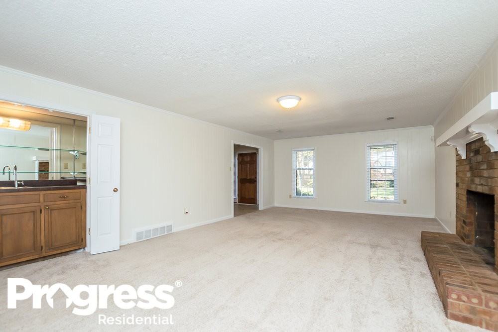 2872 Leesburg Dr - Photo 3 of 14