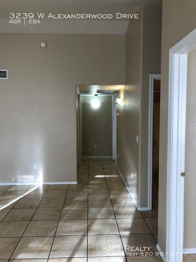 3239 W Alexanderwood Drive - Photo 3 of 39