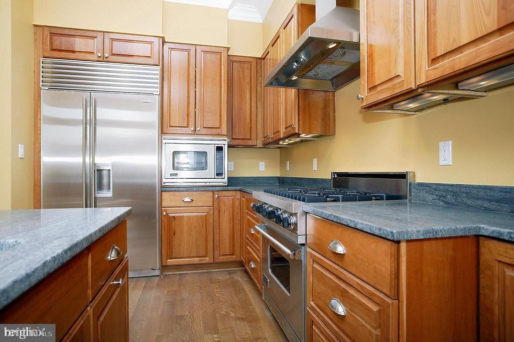 2138 Bancroft Pl Nw - Photo 2 of 16