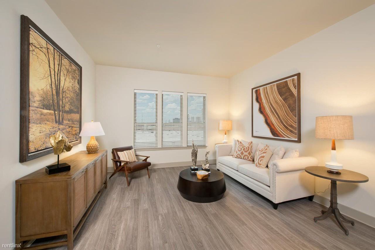 537 W Lookout Dr - Photo 2 of 7