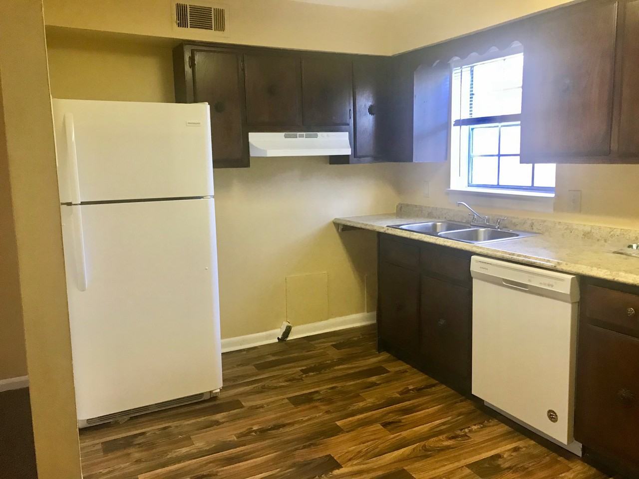 455 Hemlock Drive - Photo 3 of 6