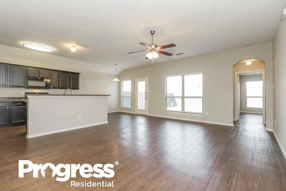 3125 Royal Crest Drive - Photo 3 of 16