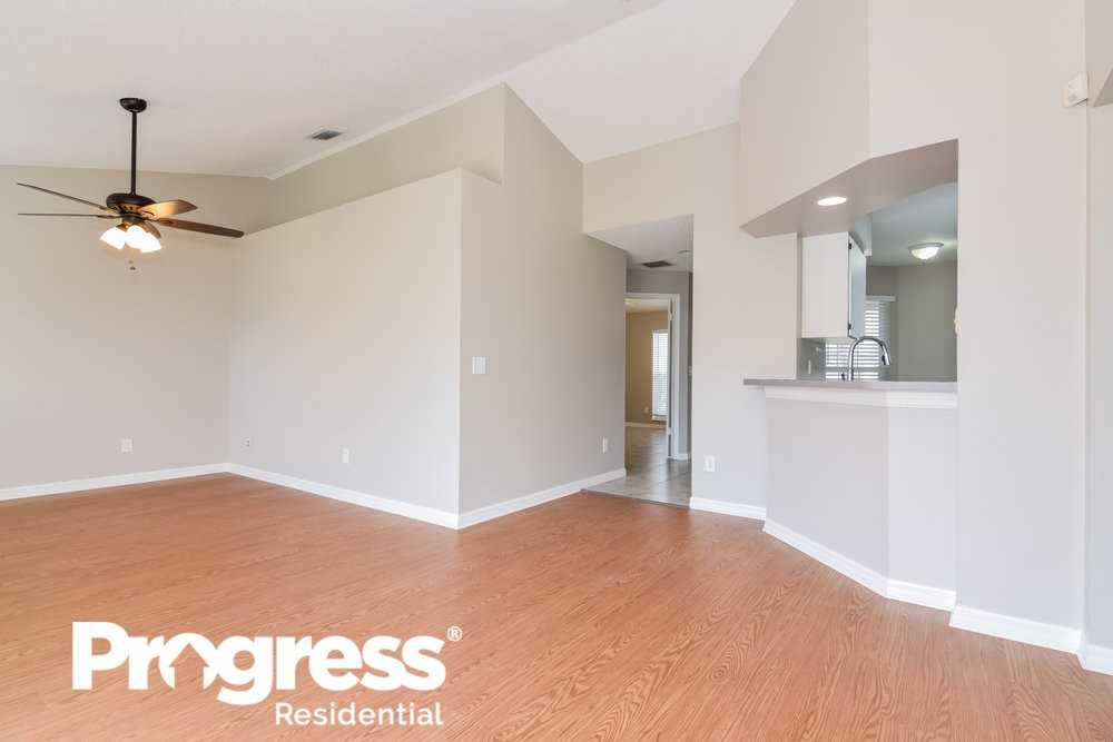 11231 Thicket Ct - Photo 3 of 16