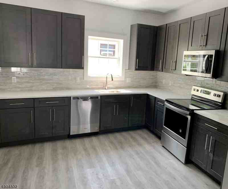 78 Barbour St 4 - Photo 2 of 6