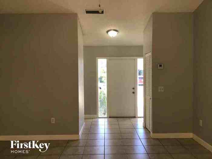 941 Southwest 88th Avenue - Photo 2 of 15