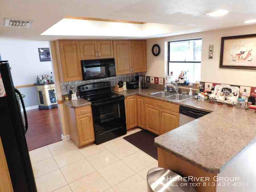 18410 Swan Lake Dr - Photo 3 of 15