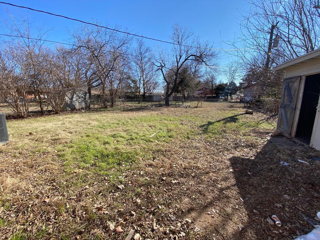 912 Nw 24th St - Photo 3 of 12