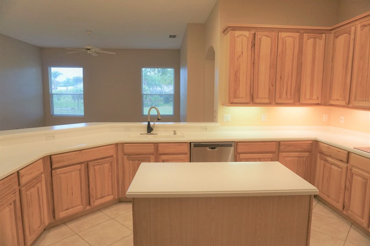 4040 Greystone Dr - Photo 3 of 30