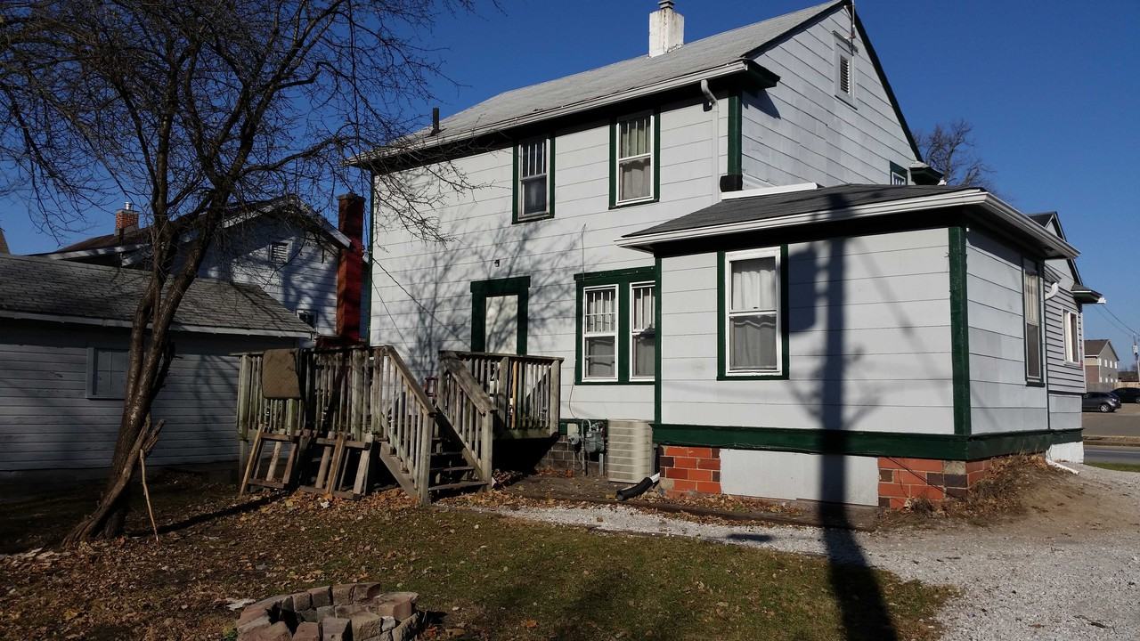 2812 Lincoln Way - Photo 2 of 14