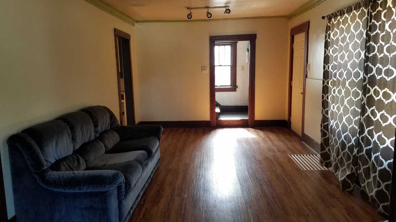 2812 Lincoln Way - Photo 3 of 14