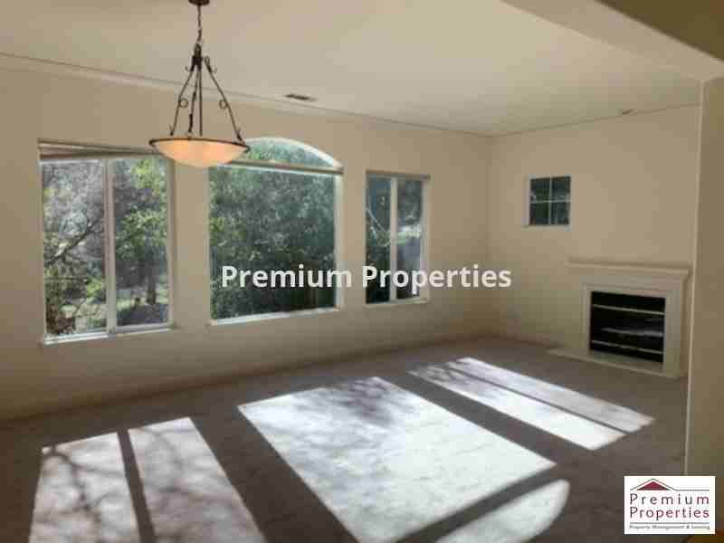 1828 Ivanhoe Ave - Photo 3 of 4