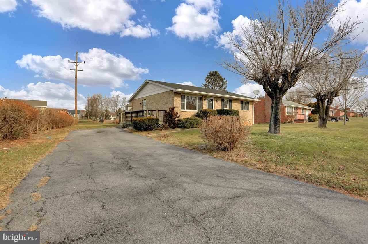 413 Catharine Street - Photo 2 of 26