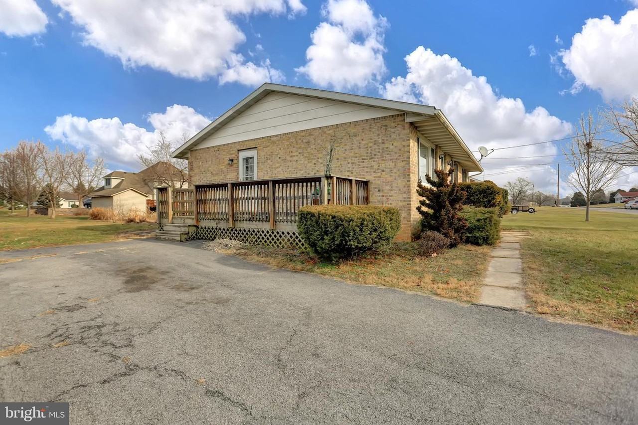 413 Catharine Street - Photo 3 of 26