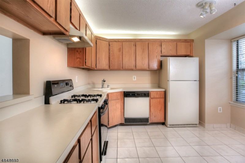 179 Irving Pl - Photo 3 of 20