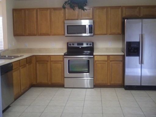 912 Windrose Dr - Photo 2 of 8