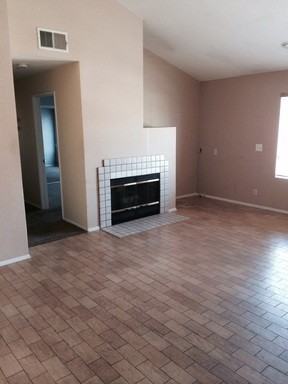 21897 Southgate - Photo 3 of 11
