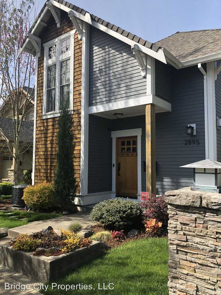 2895 Se Long St. - Photo 2 of 28