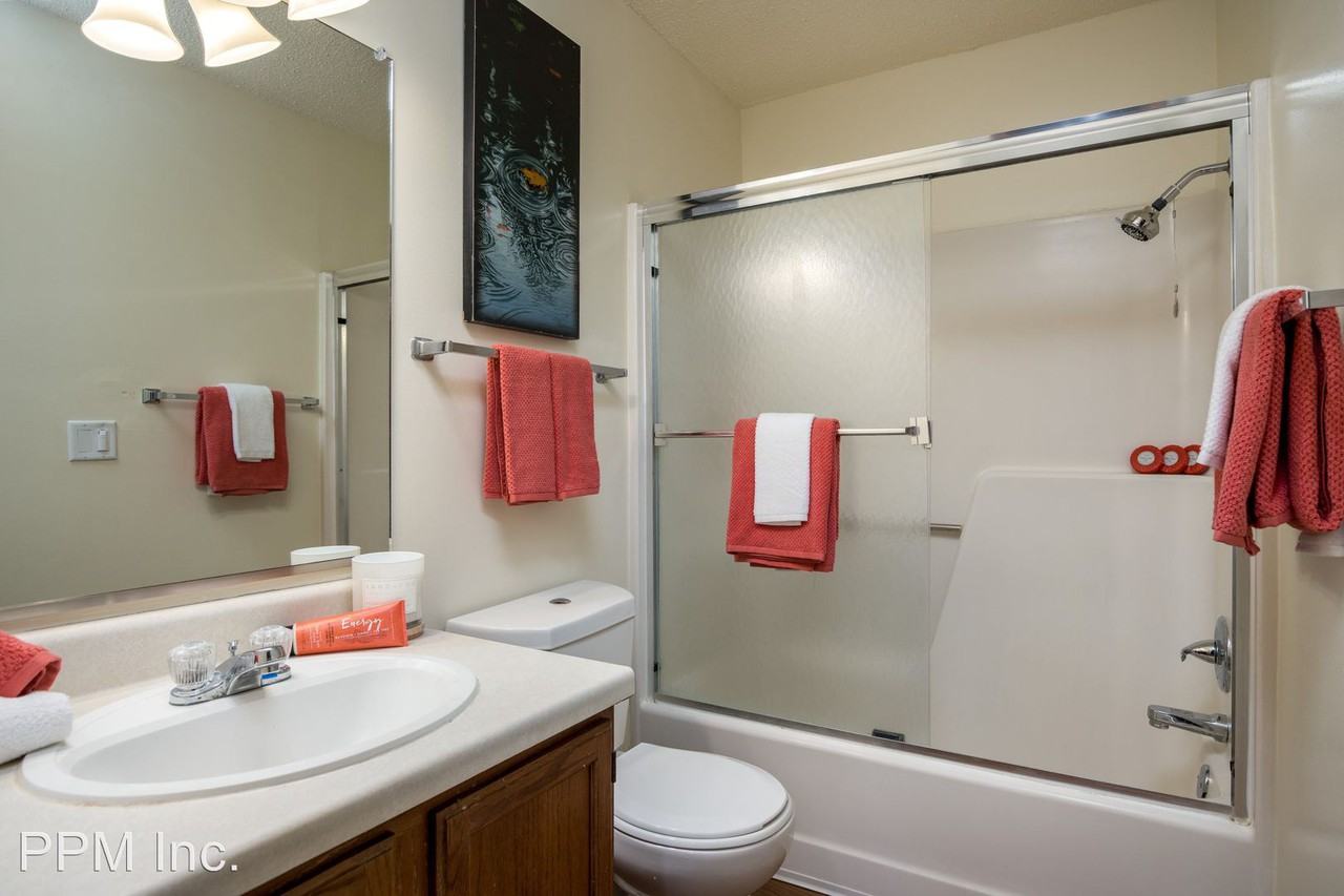 Maple Glen (229 S. 5th) - Photo 2 of 7
