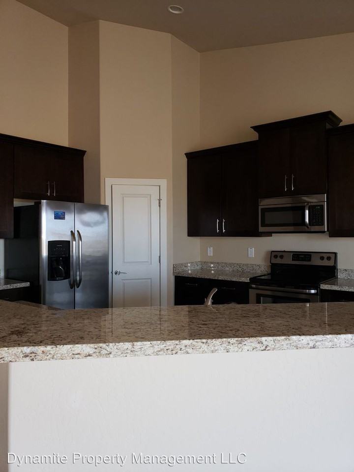 28006 N 223rd Ave - Photo 2 of 17