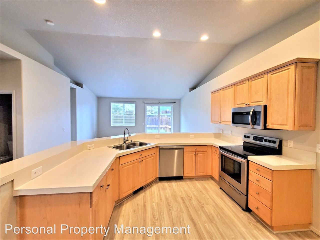 1128 Ne 54th St. - Photo 3 of 18