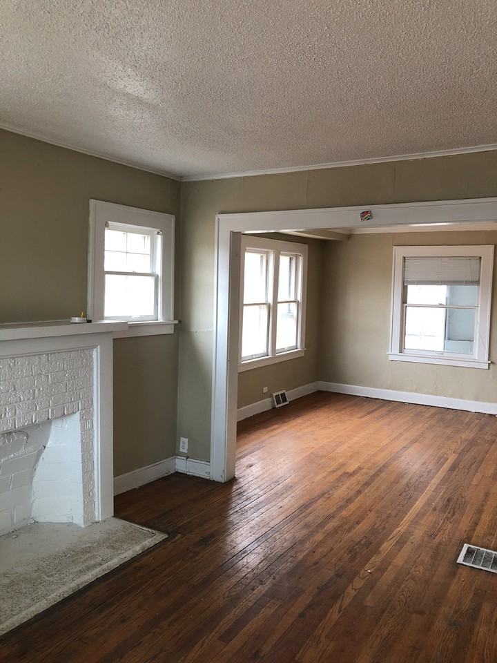 2607 E 73 Road St - Photo 3 of 9