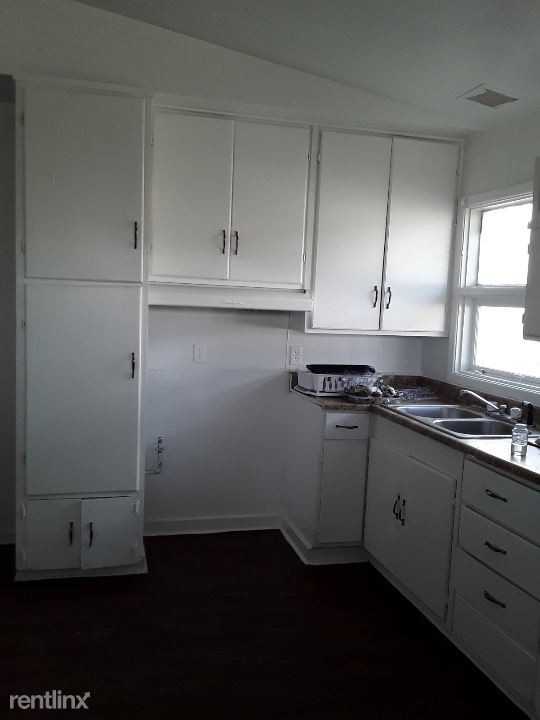 2513 Rosewood Ln - Photo 3 of 10
