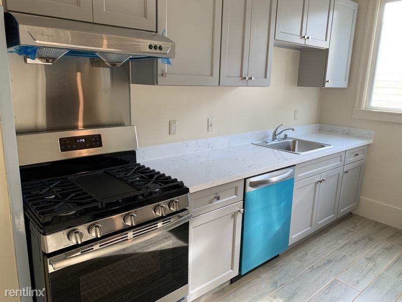 495 Elwood Ave 3 - Photo 2 of 9