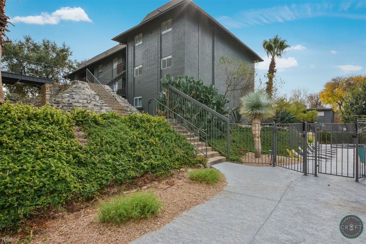 1104 E Live Oak St - Photo 2 of 7