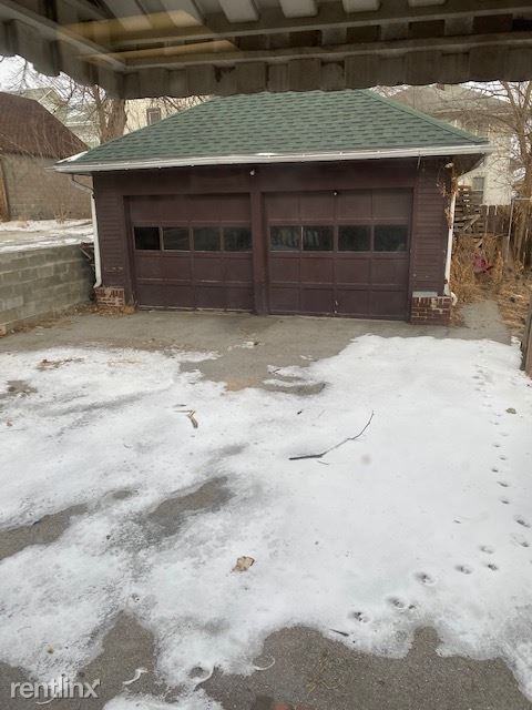 1033 N 32nd St - Photo 2 of 11