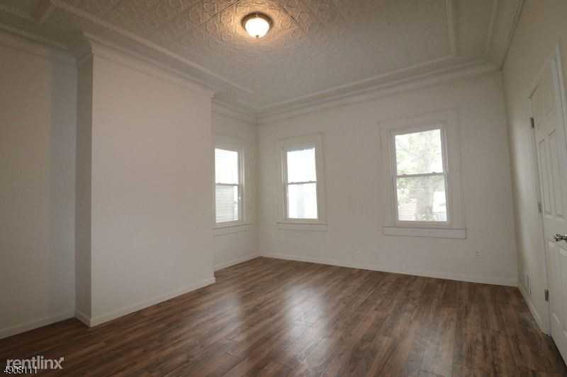 109 Summer Avenue - Photo 3 of 6