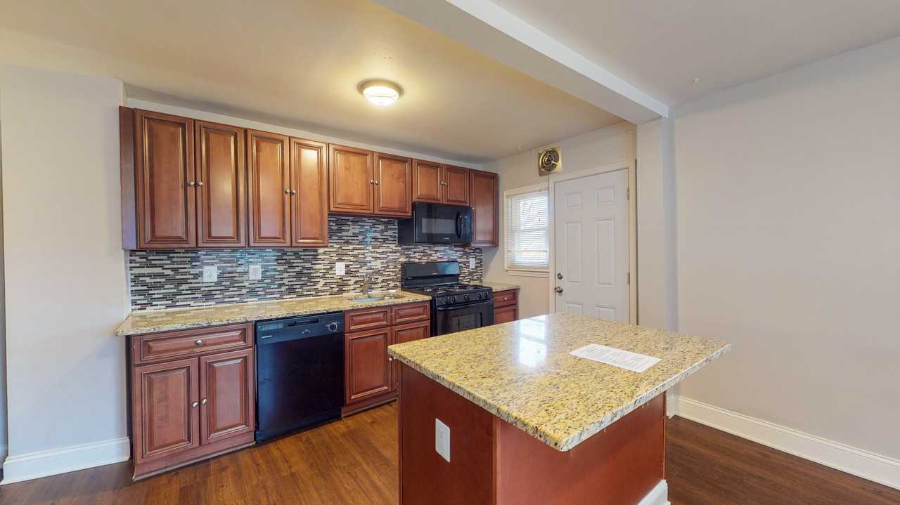 1919 East Belvedere Avenue - Photo 3 of 32