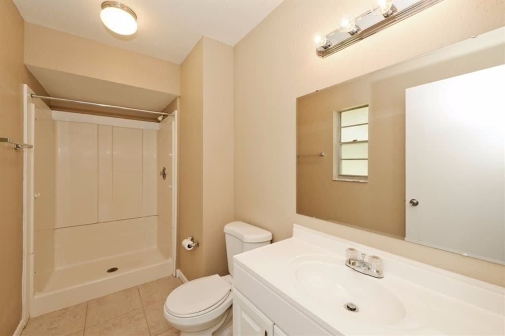 813 Senate Ct - Photo 2 of 12