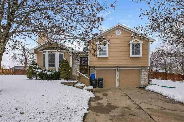 1304 Circle - Photo 2 of 26