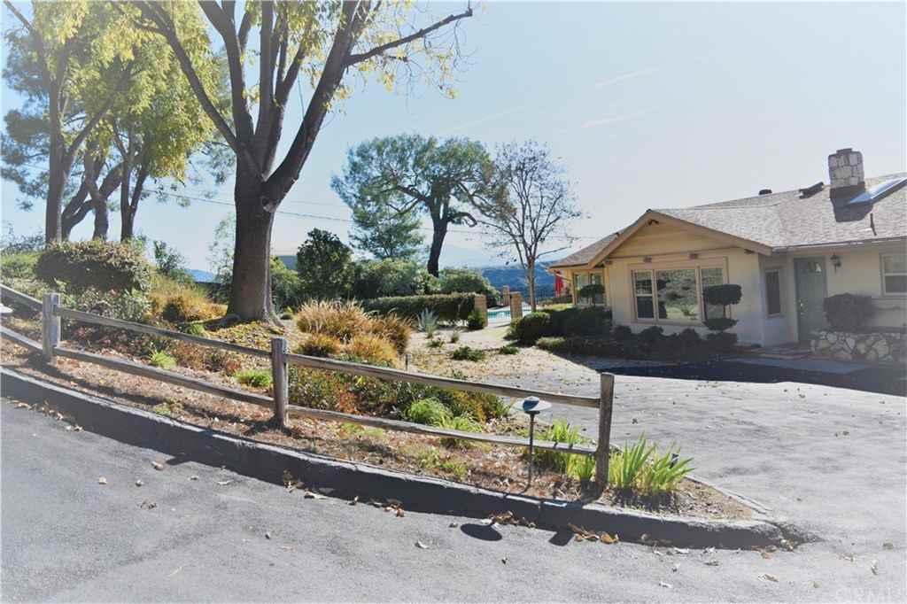 31115 Danelaw Avenue - Photo 2 of 17