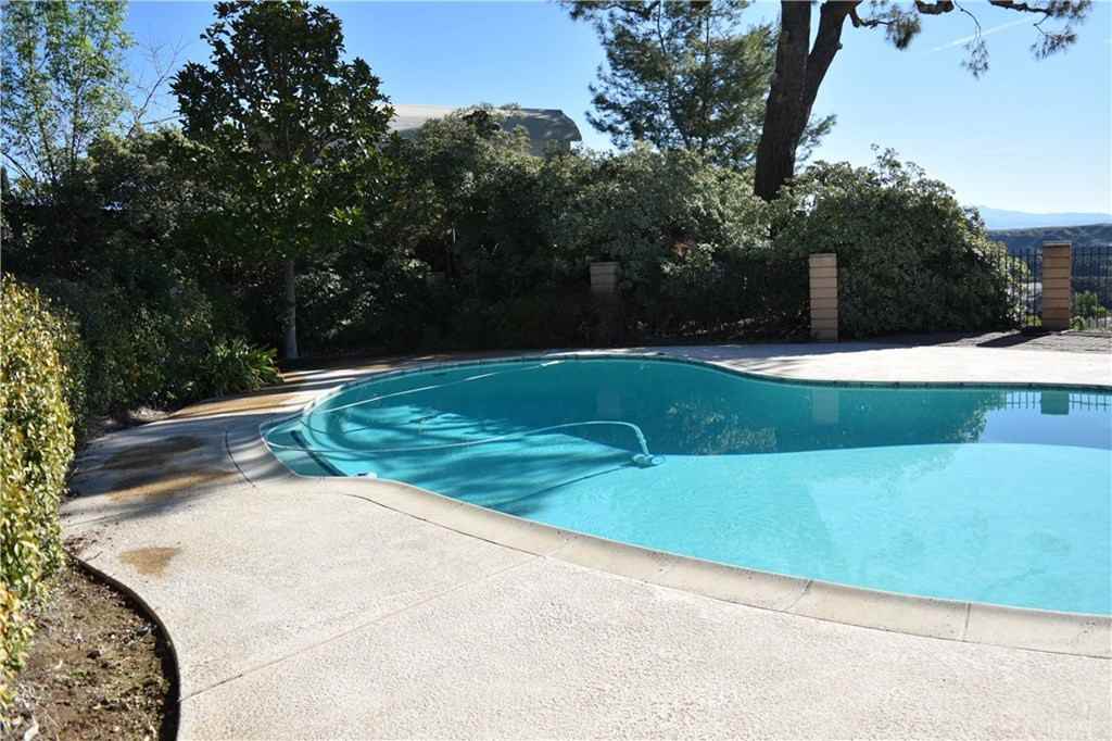 31115 Danelaw Avenue - Photo 3 of 17