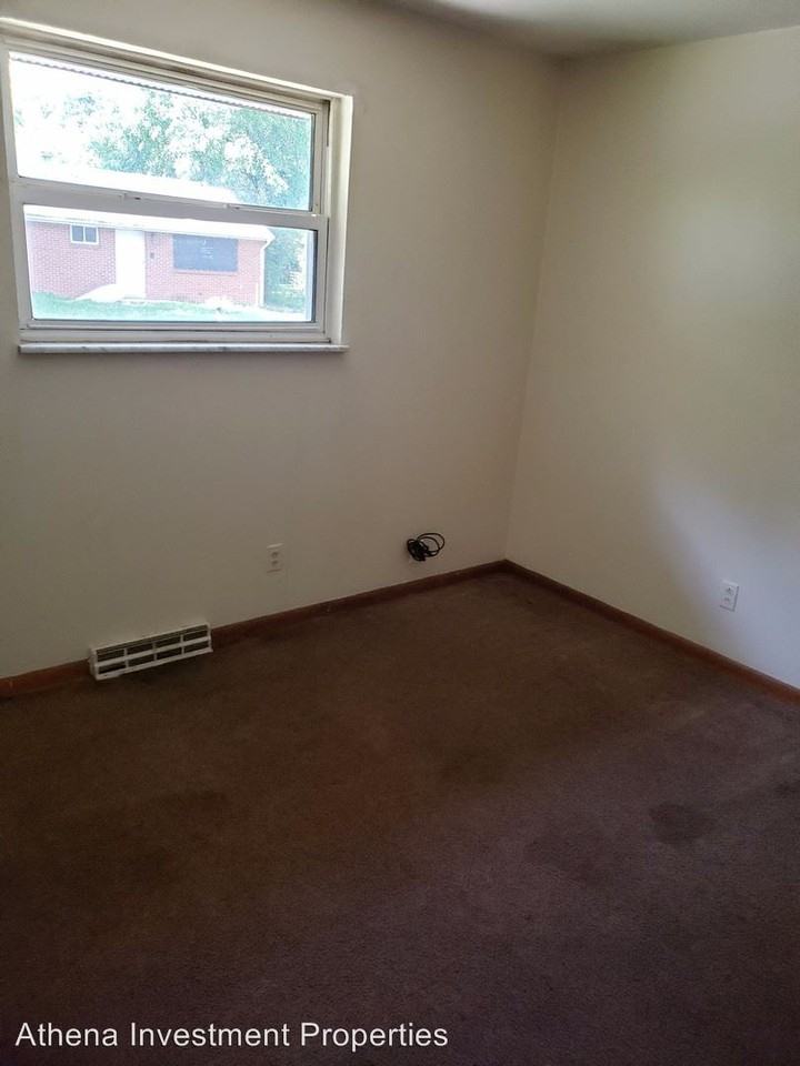 4942 Queens Ave - Photo 3 of 5