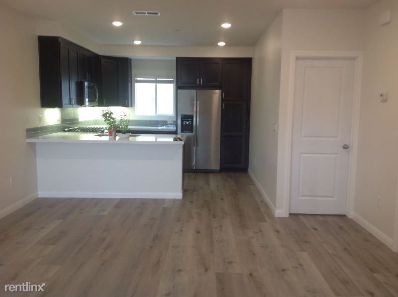 1136 Fresno Street 1136 - Photo 2 of 28
