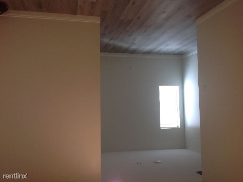 1136 Fresno Street 1136 - Photo 3 of 28