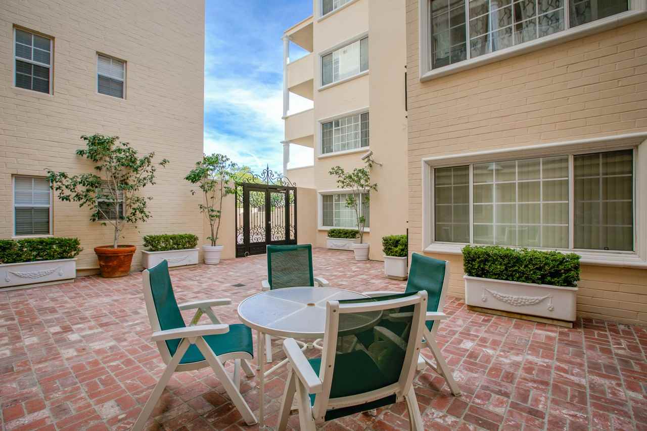 433 North Palm Drive ##201 - Photo 3 of 23