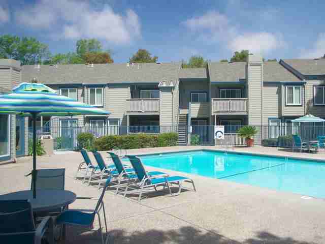 100 Larissa Ln - Photo 3 of 10